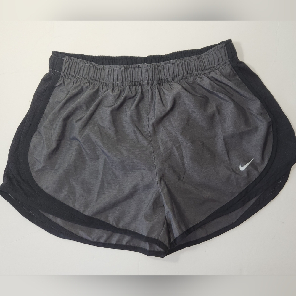 NIKE SHORT WOMANS GREY SIZE MÉDIUM.